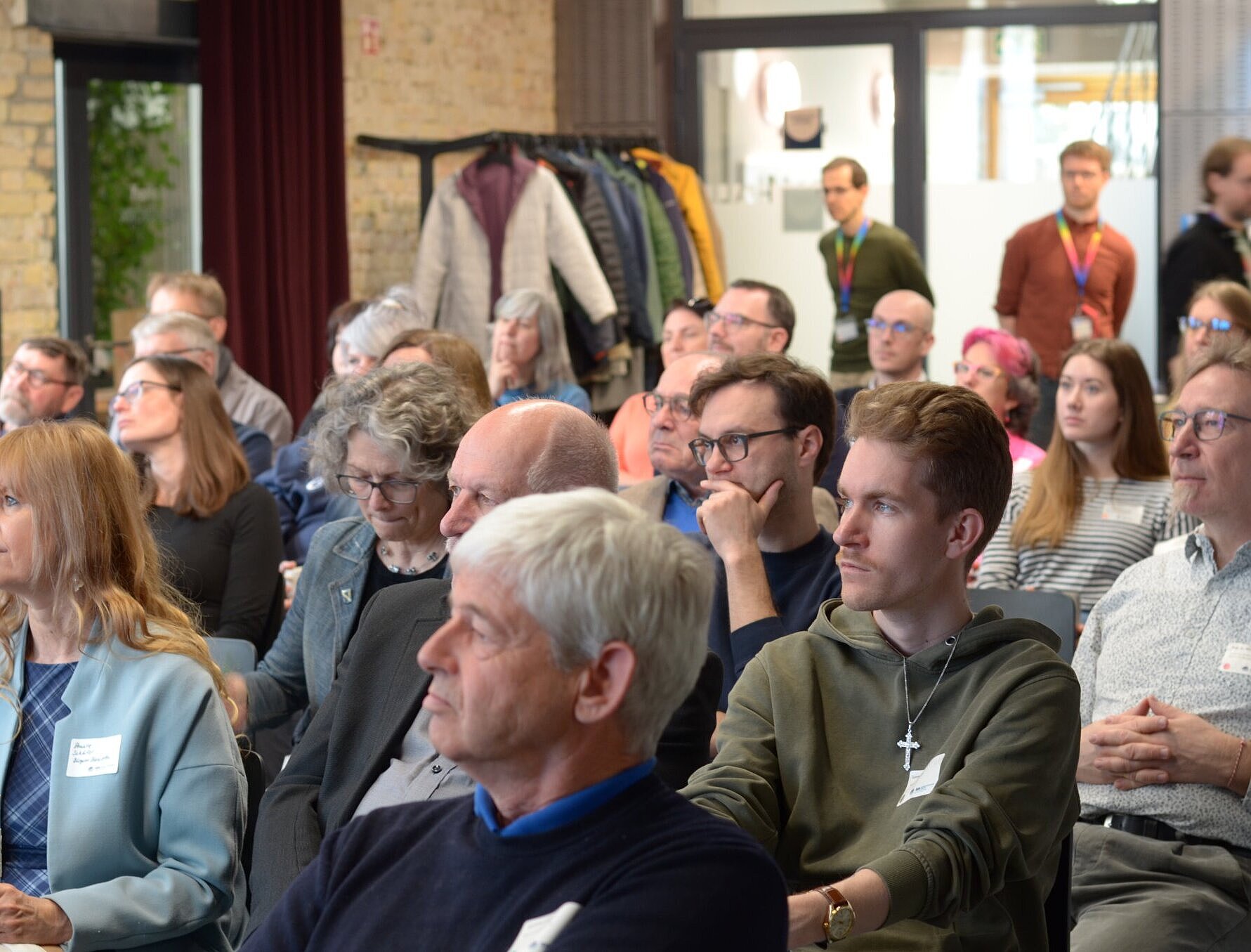 Blick in den Saal mit Publikum